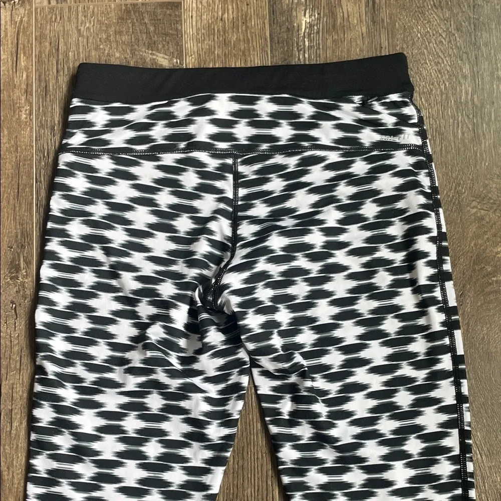 Nike Black & White Patterned Womens Leggings Size Medium‎